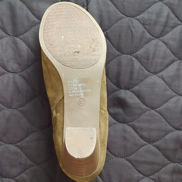 Pea green heels - Picture 4 of 4